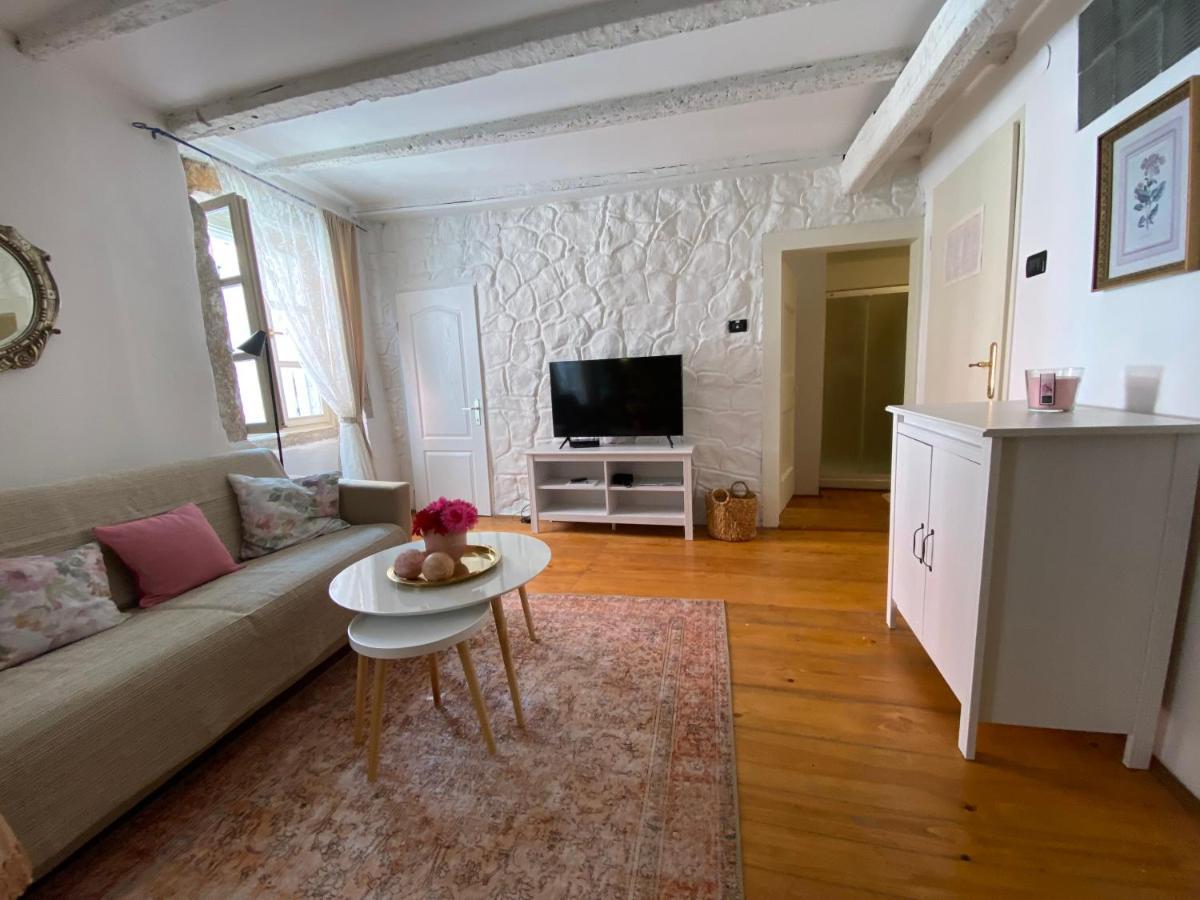 Apartment Bianco Rosa *