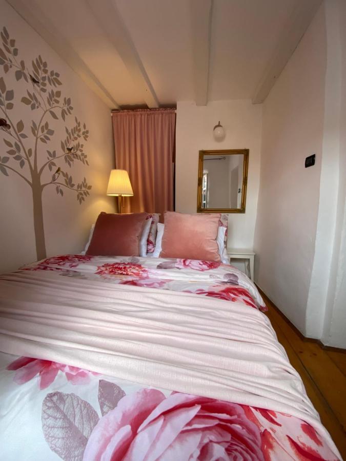 Bianco Rosa Apartment