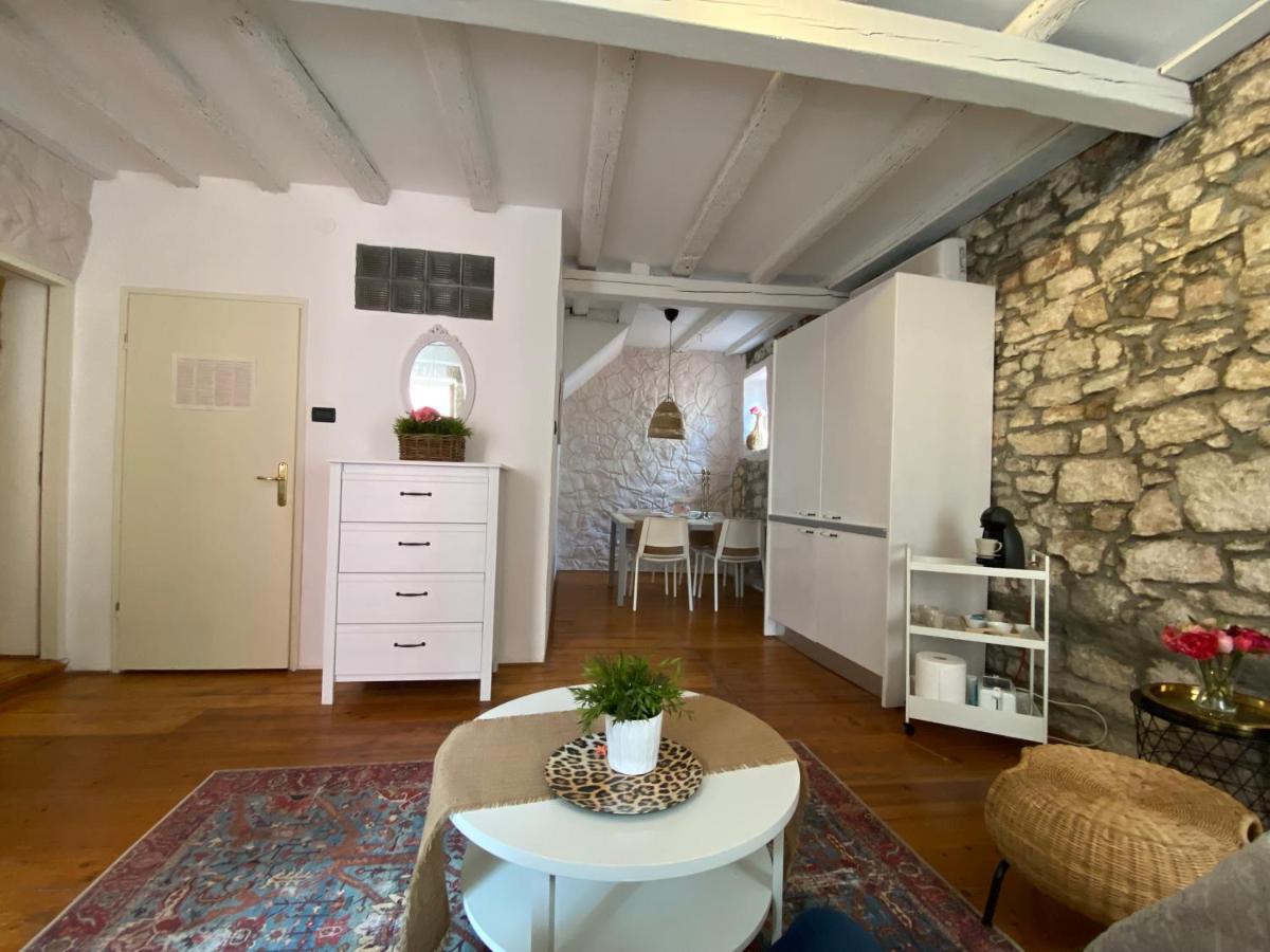 Apartament Bianco Rosa *